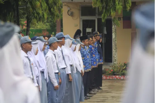 SMA Negeri 1 Dente Teladas gelar Upacara Peringatan Hari Kartini 2025 dengan Khidmat